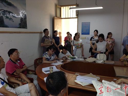民主治校创新招，家长应邀来监考