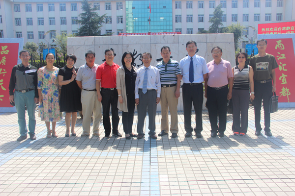 20150912台湾静宜大学校长唐传仪一行访问我校7（合影留念）.jpg