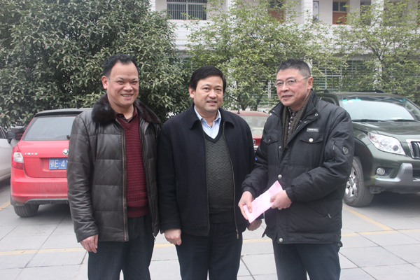 宜都市政协副主席谭国银一行看望慰问拔尖人才杨邦俊老师