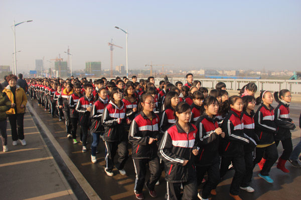 20131231我校参加宜都市迎新长跑4.jpg