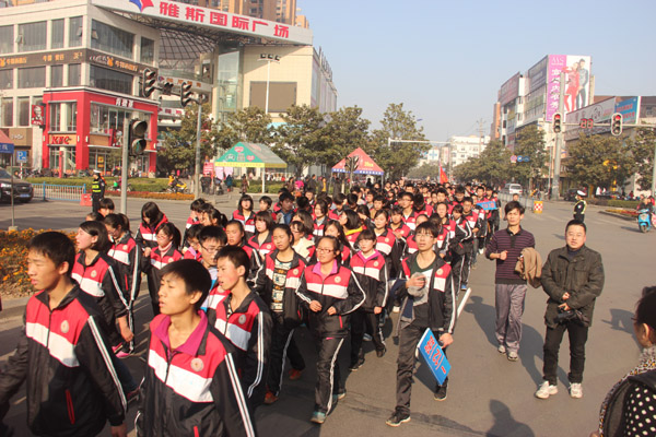 20131231我校参加宜都市迎新长跑5.jpg