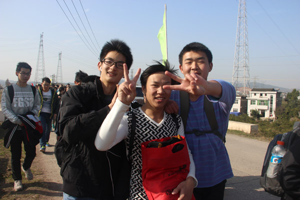 20141212我校举行第五届迎新远足活动6.jpg