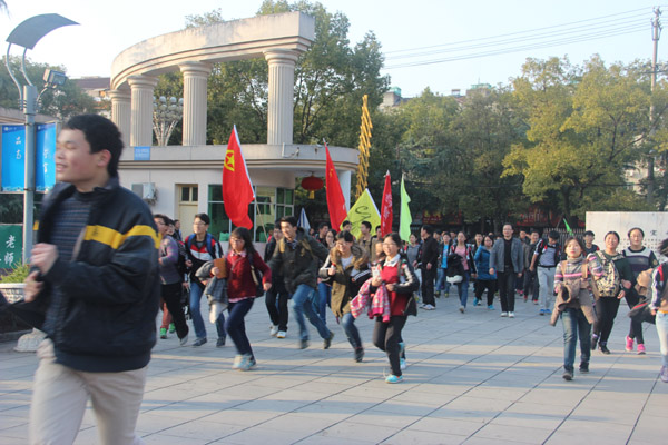 20141212我校举行第五届迎新远足活动13.jpg