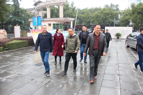 宜都一中：宜昌市委常委、统战部部长王均成来校调研统战工作