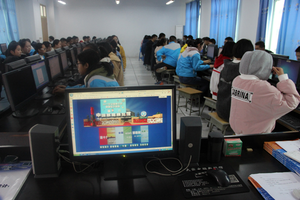 我校学生参加禁毒知识竞赛