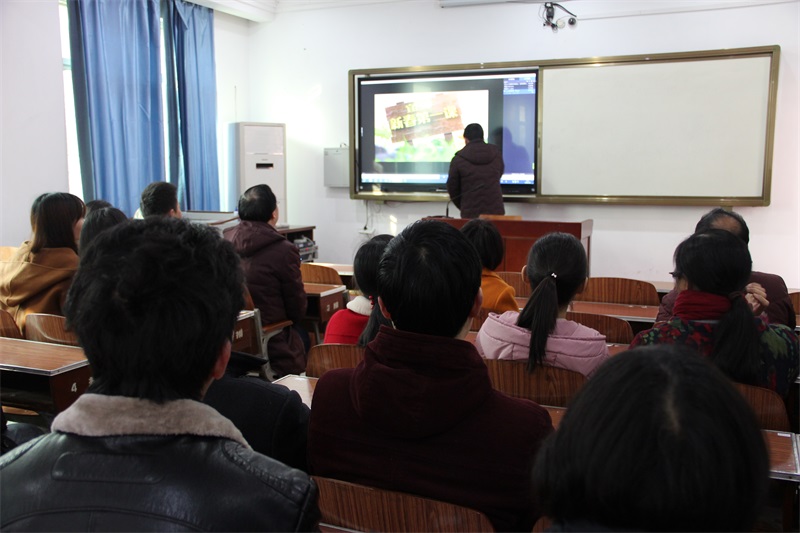 我校组织全校师生收看《开学第一课》