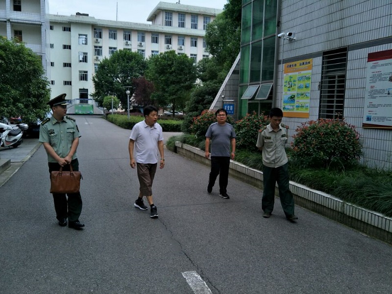 宜都市消防大队来我校进行消防安全检查