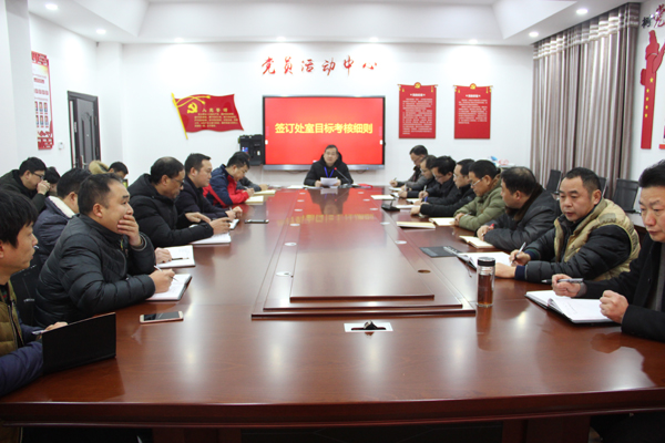 校长陈云与各部门签订目标责任书
