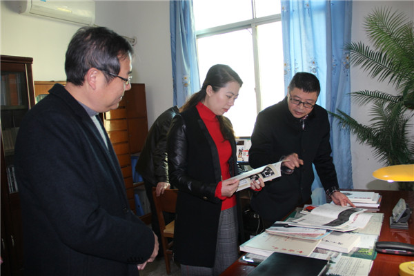 副市长覃扬波来校慰问拔尖人才杨邦俊老师