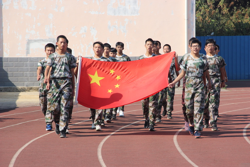 青春礼赞70年，勇做时代追梦人 宜都一中“我与祖国共奋进——国旗下的演讲”特别主题团日活动