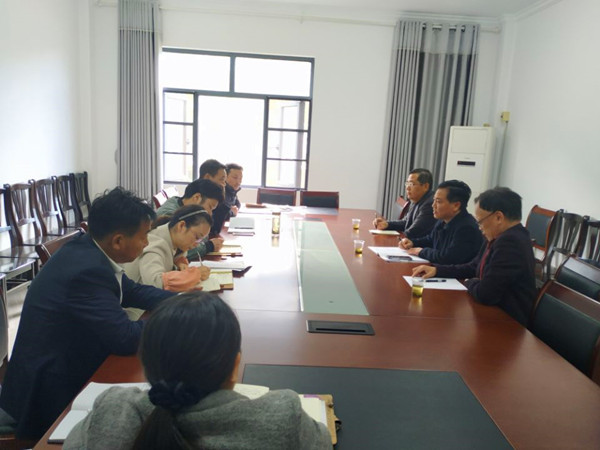 宜都一中在枝城镇五峰山村召开扶贫工作联席会