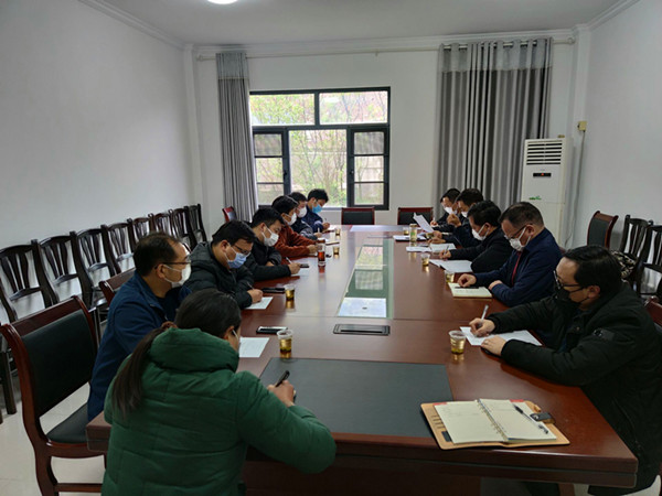 校村齐心  决战决胜脱贫攻坚 ——宜都一中到枝城五峰山村召开2020年校村联席办公会