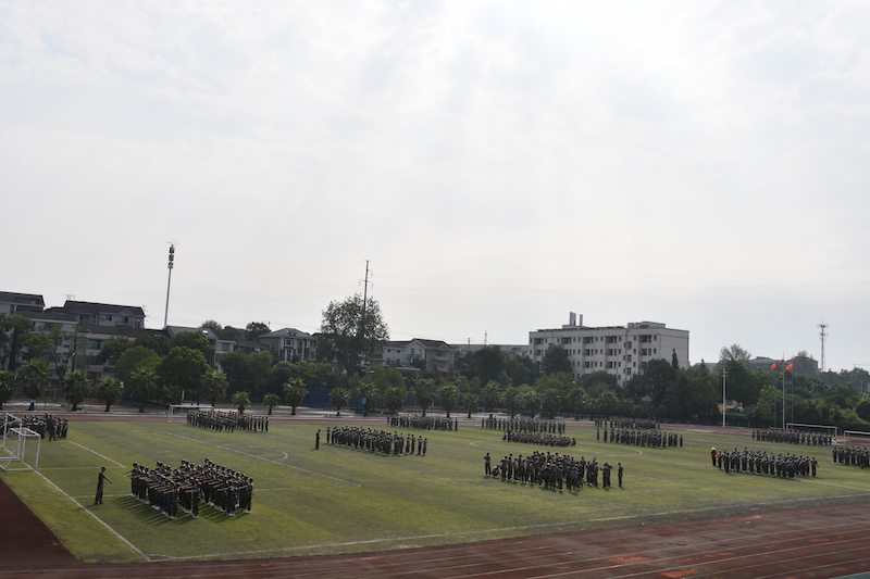 逐梦绿茵场青春正当时——2020级新生军训DAY2