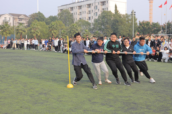 快乐运动   趣味无穷                       ——宜都一中举行教职工趣味运动会