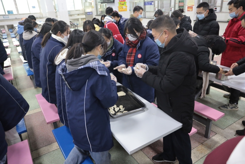 饺香四溢，情暖一中