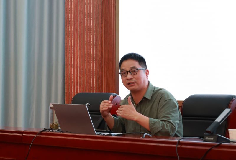 讲话21.jpg