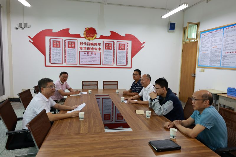 刘建宏走访慰问市一中学生