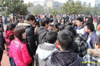 近百名大学生回母校开展“情系一中”大型回访活动