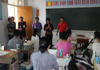 宜都市副市长严永梅来我校慰问高三师生