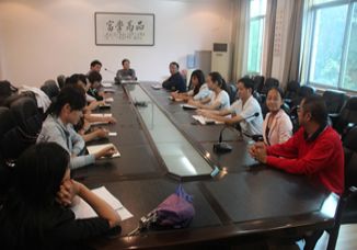 学校召开新进教师座谈会