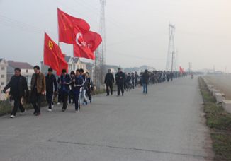 绿色环保，励志践行——我校举行第三届迎新远足活动