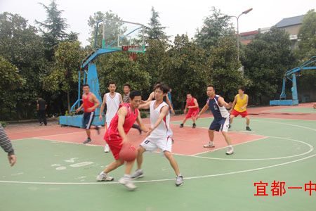 我校举行“迎国庆”职工篮球友谊赛