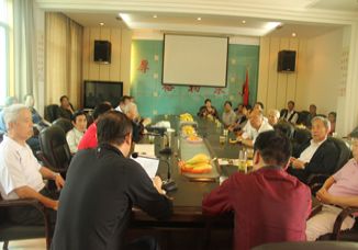 我校老教师共度温馨重阳节