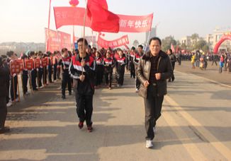 锣鼓声声迎新年 万人长跑强体魄___我校学生参加宜都市“碧桂园杯”迎新长跑活动