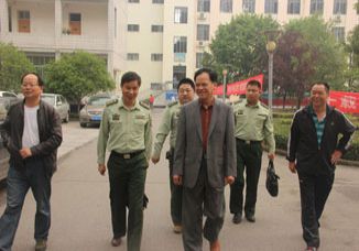 宜都市消防大队大队长韦军平一行到我校检查指导消防安全工作