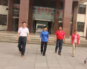 副市长严永梅来校看望高三师生