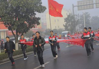 万人长跑迎新年，我校学子展风采