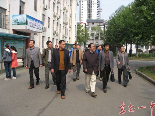 华中师范大学新闻传播学院院长江作苏来校授牌并作专题讲座